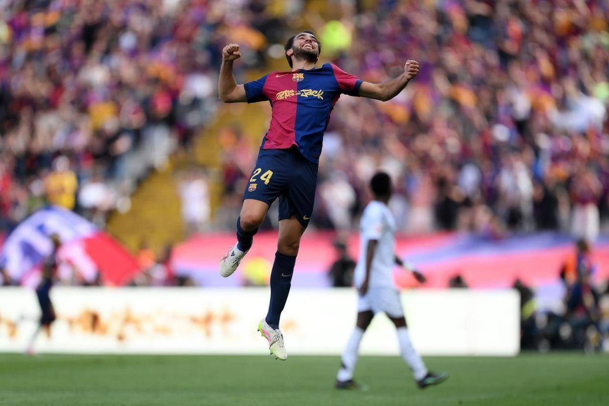 爱游戏体育-姆巴佩在巴塞罗那比赛中锐不可当,战术调整引发热议!-爱游戏体育